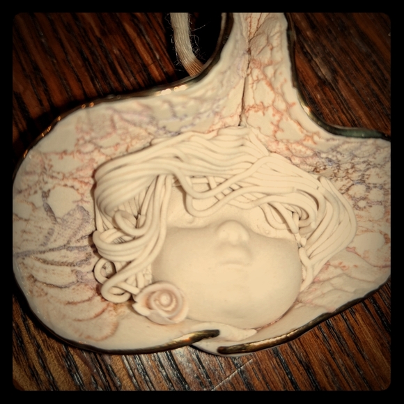 Necklace with Bisque face n bonnet - Picture 1 of 4